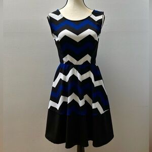 Liberty Love Black White Blue Zig Zag Stretch Sleeveless Dress Size Small